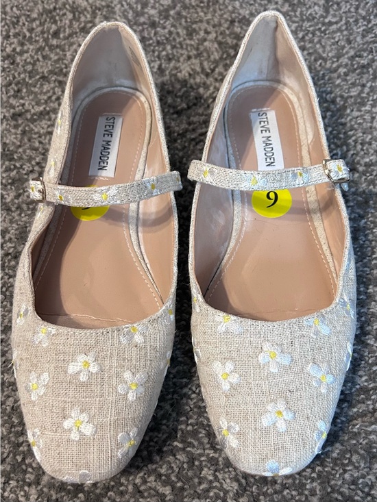 Steve Madden Shoes - Steve Madden Daisy Embroidered Mary Jane Flats Size 9